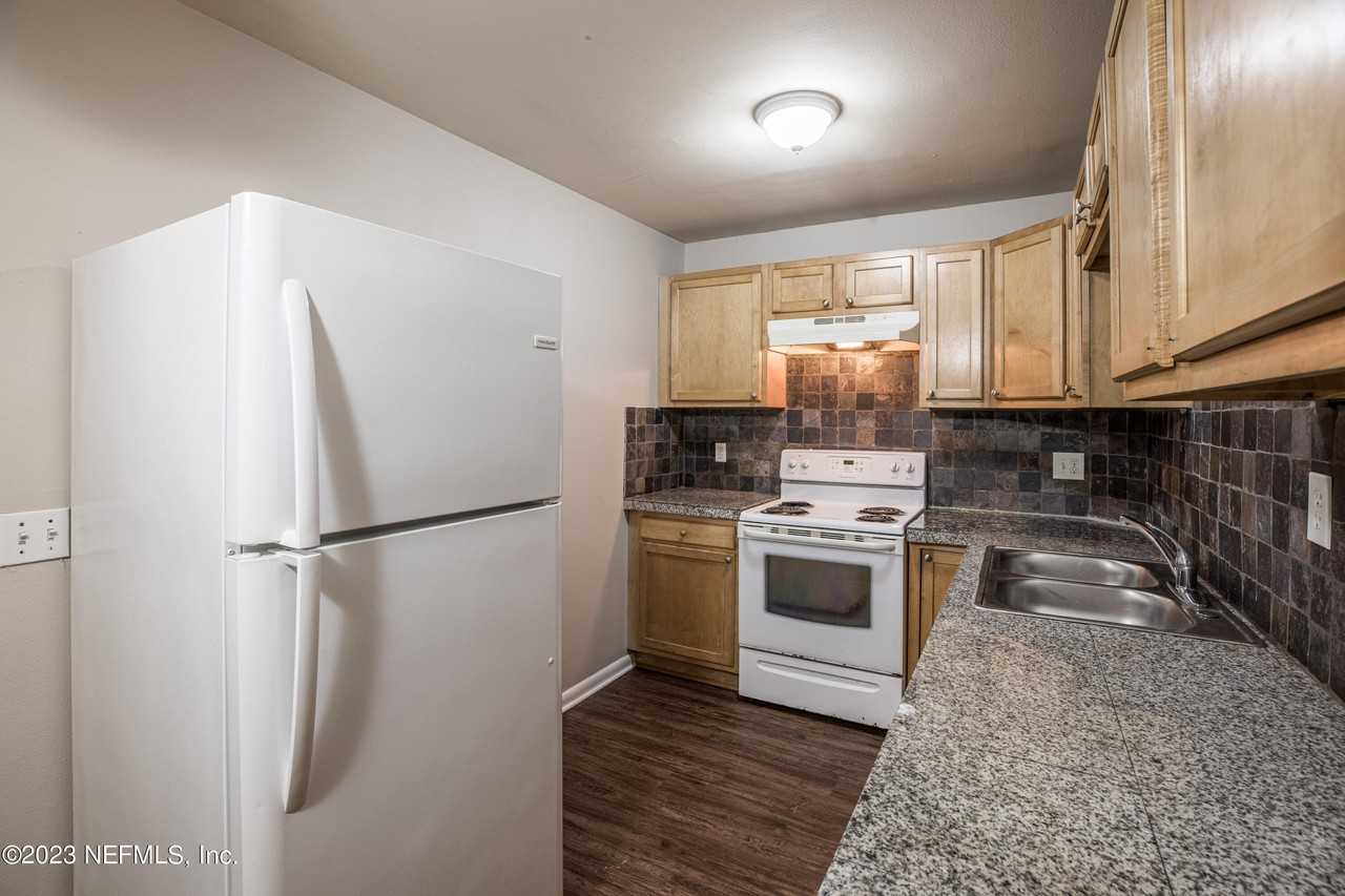 6722 FRYE Avenue W - Photo 6 of 16