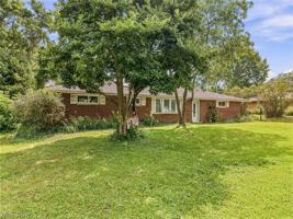 featured image of 1428 Laurel Dr