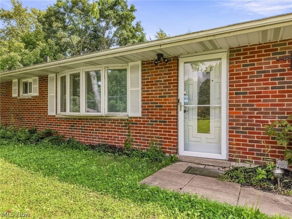1428 Laurel Dr - Photo 4 of 25