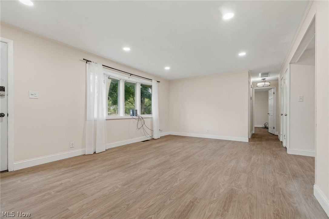 1428 Laurel Dr - Photo 5 of 25
