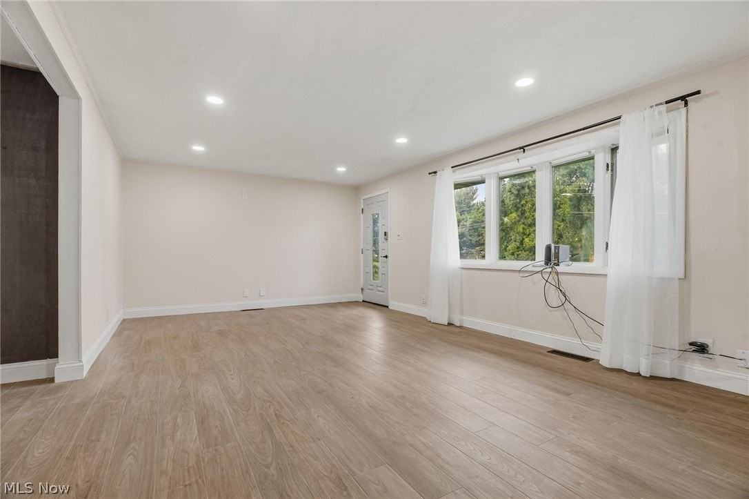 1428 Laurel Dr - Photo 6 of 25