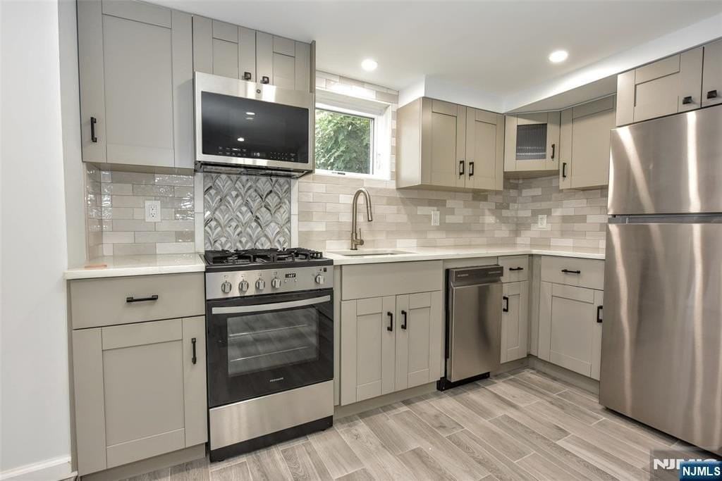 112 Pink St - Photo 5 of 12