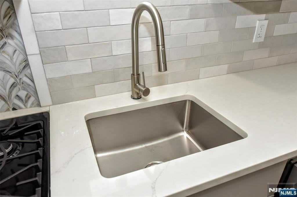 112 Pink St - Photo 6 of 12