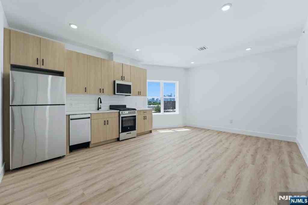 129 69th St - Photo 6 of 17