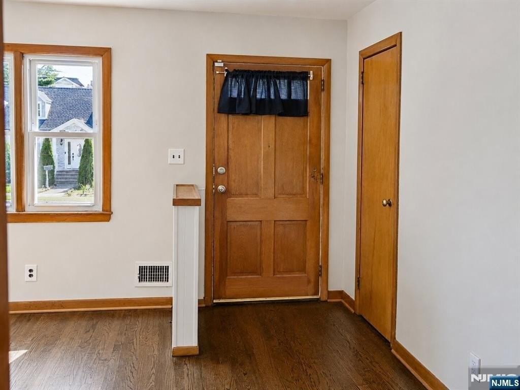 432 Hamilton Pl - Photo 3 of 27