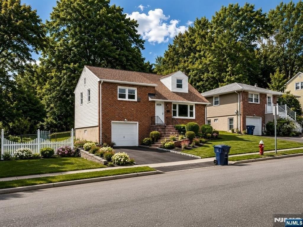 432 Hamilton Pl - Photo 2 of 27