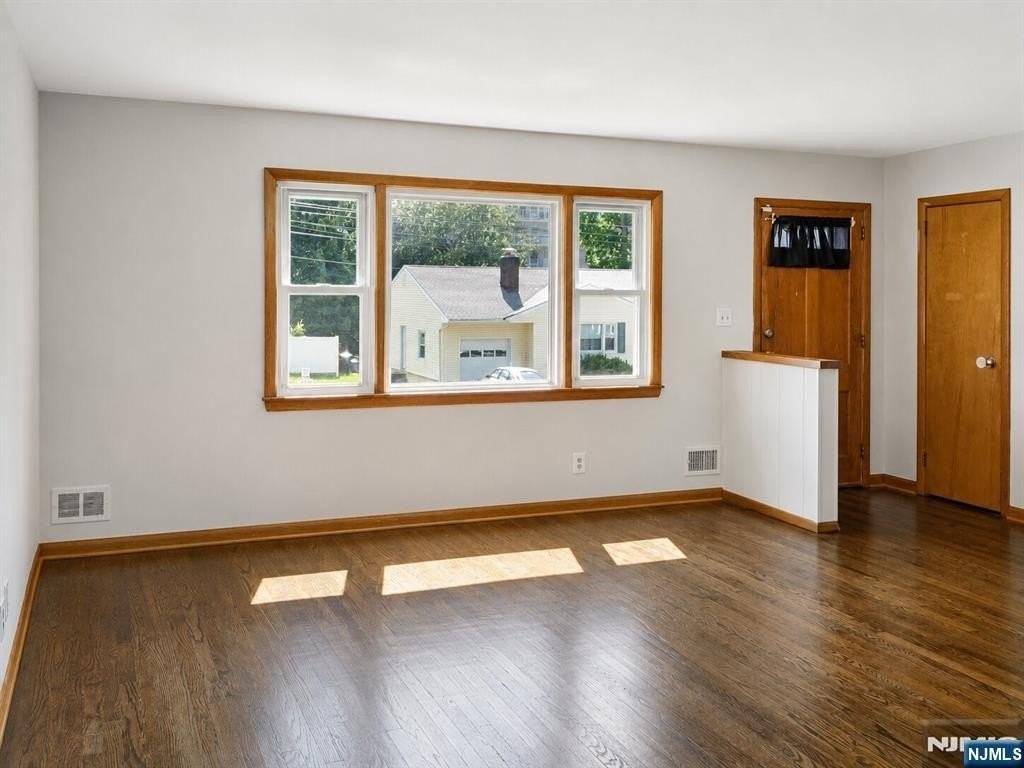 432 Hamilton Pl - Photo 4 of 27