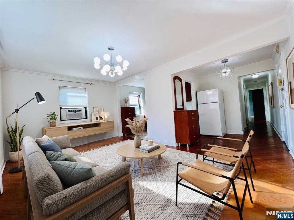 2333 Hudson Ter #D4 - Photo 3 of 11