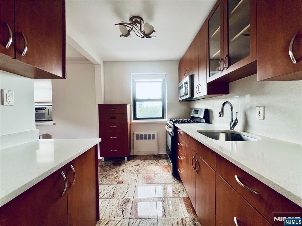 2333 Hudson Ter #D4 - Photo 5 of 11