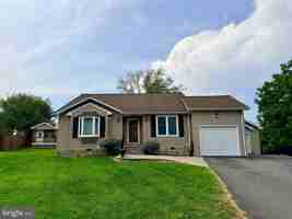 featured image of 504 N Hitt Ct