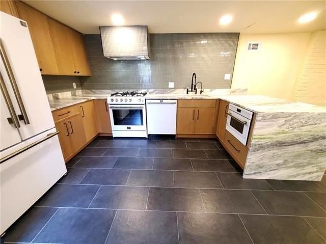 8017 Spruce St - Photo 3 of 16