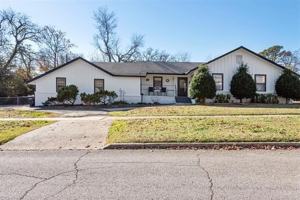 featured image of 515 W Delaware St