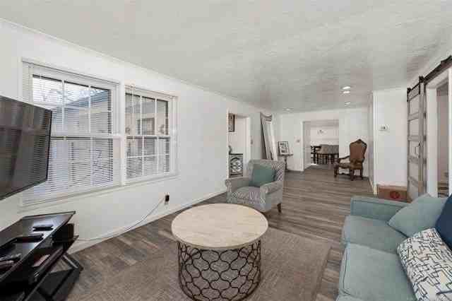 515 W Delaware St - Photo 5 of 25