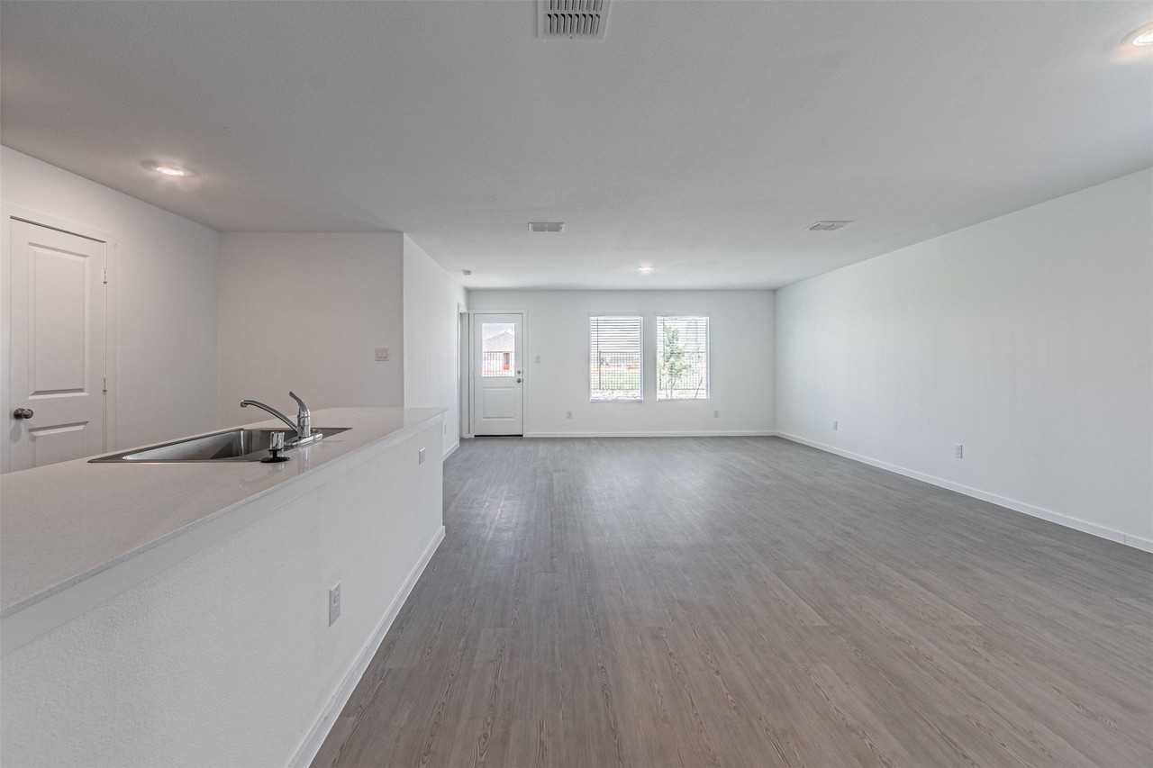 1932 Ventasso Blvd - Photo 5 of 34