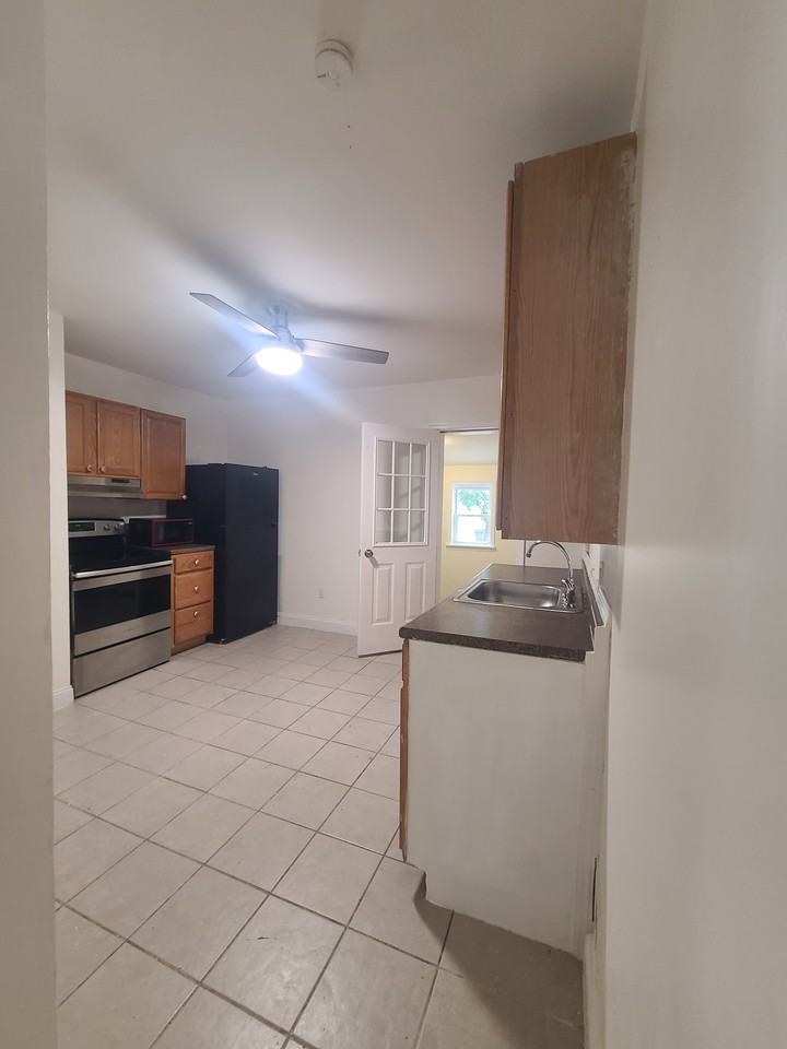 532 Walnut St #1 - Photo 5 of 34