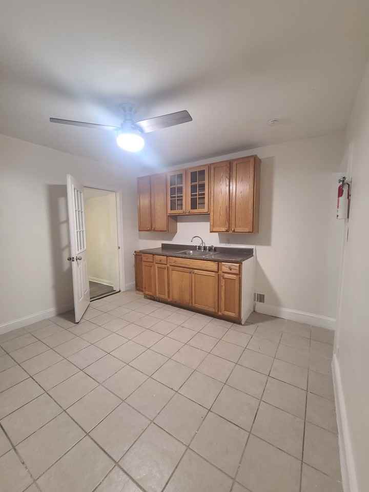 532 Walnut St #1 - Photo 7 of 34