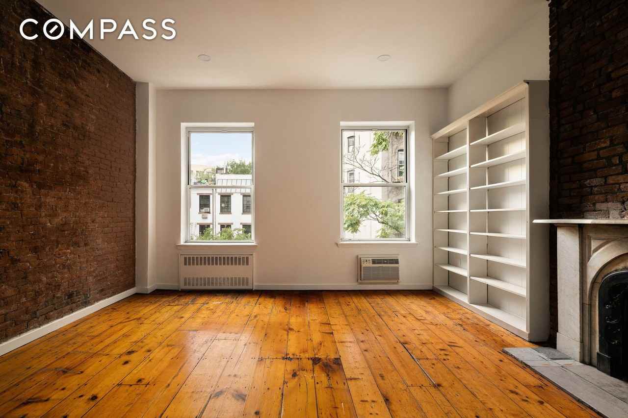 210 E 11th St #3 - Photo 2 of 13