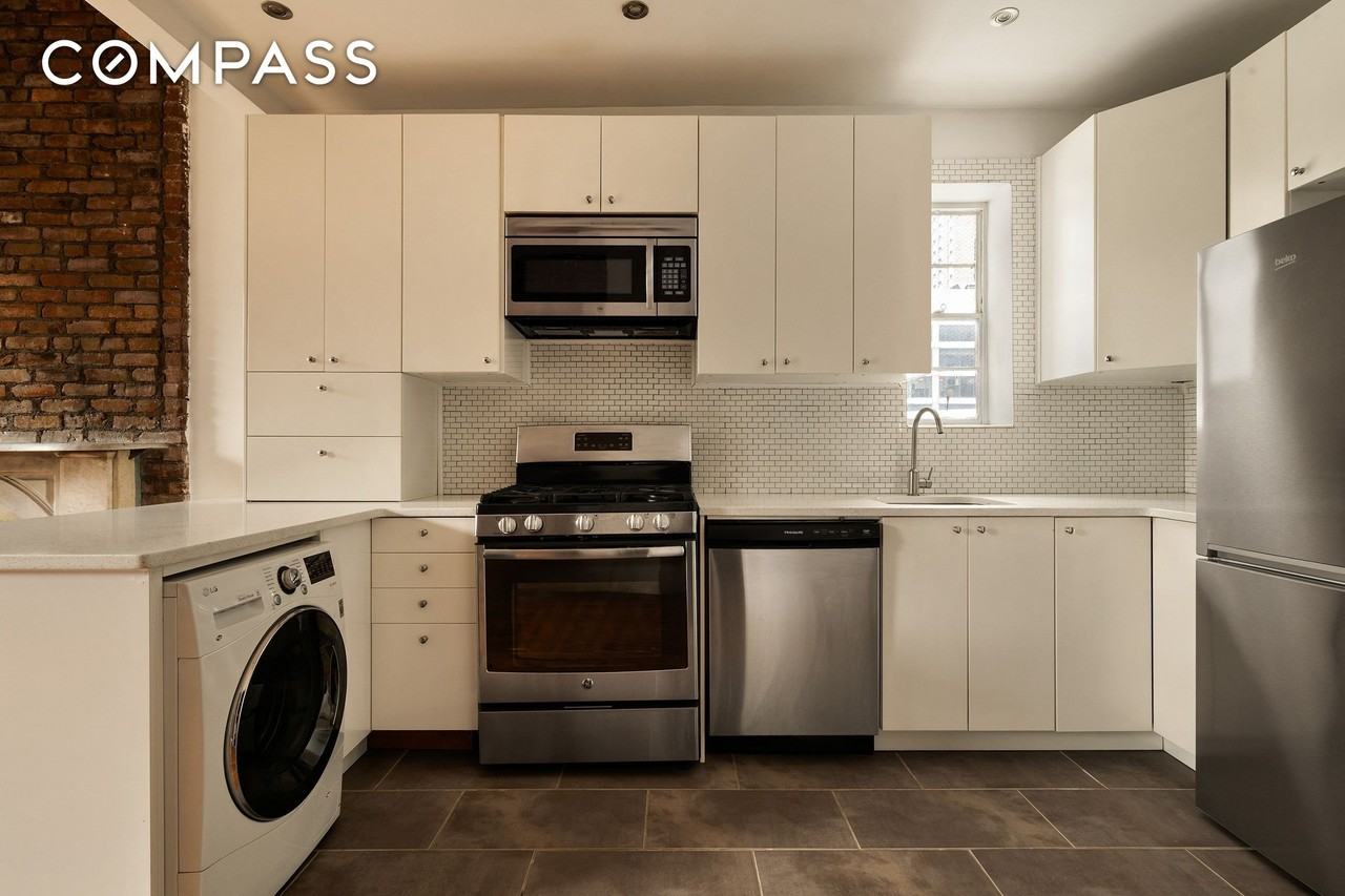 210 E 11th St #3 - Photo 5 of 13