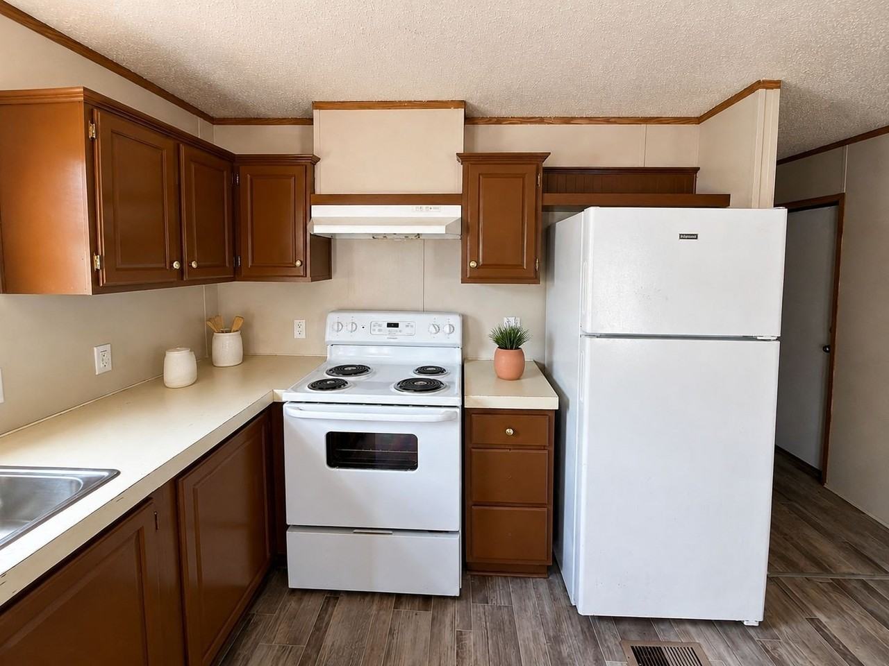25521 Nuway Ave #202 - Photo 4 of 16