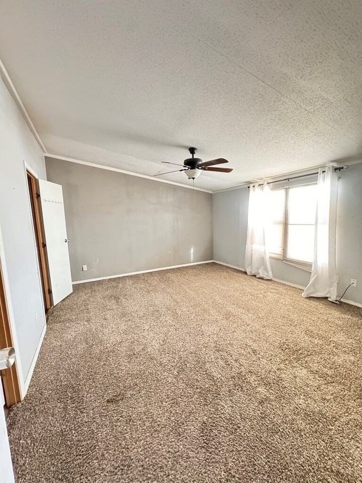 10136 W University Blvd - Photo 6 of 9