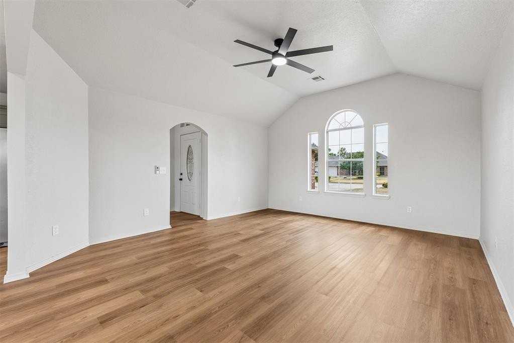 11933 Nw 7th St - Photo 4 of 33