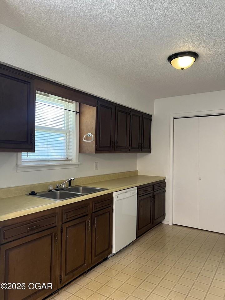 3809 College View Dr - Photo 3 of 8