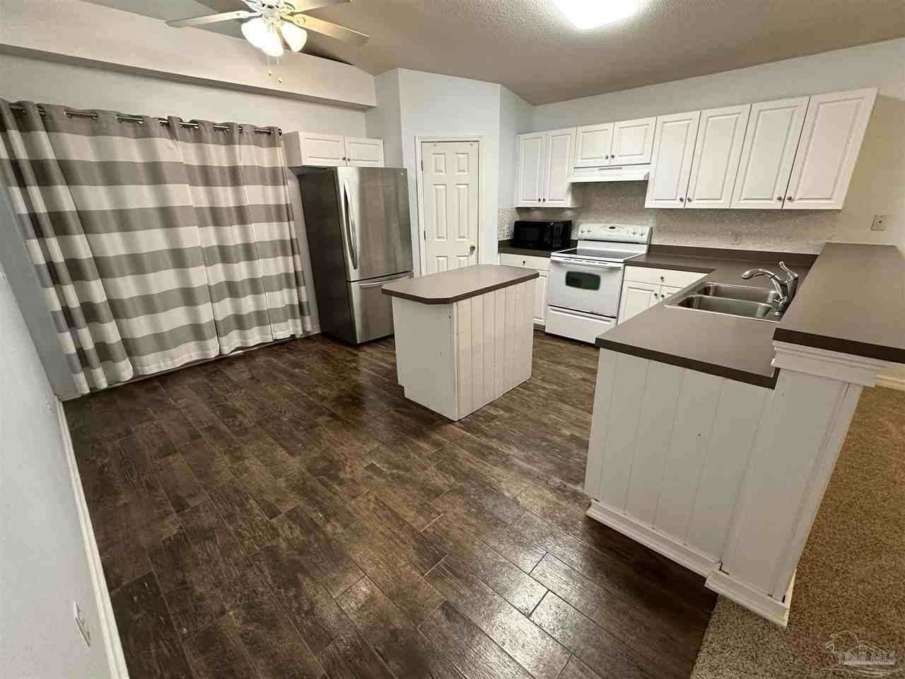 317 Mizzen Ln - Photo 4 of 18