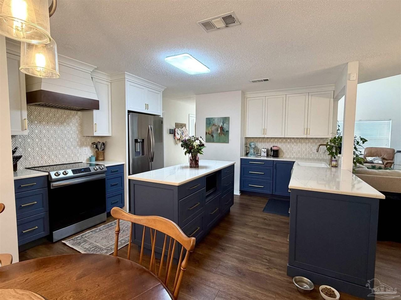 3110 Leesburg Sq - Photo 3 of 40