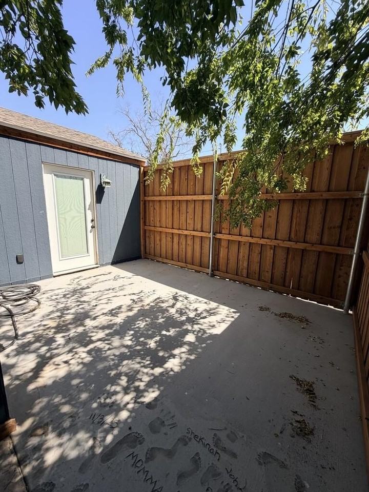 312 W Cuthbert Ave - Photo 4 of 11