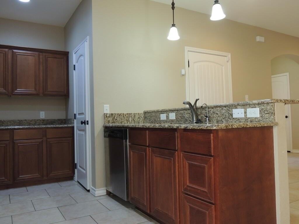 4810 Pleasant Dr - Photo 7 of 21