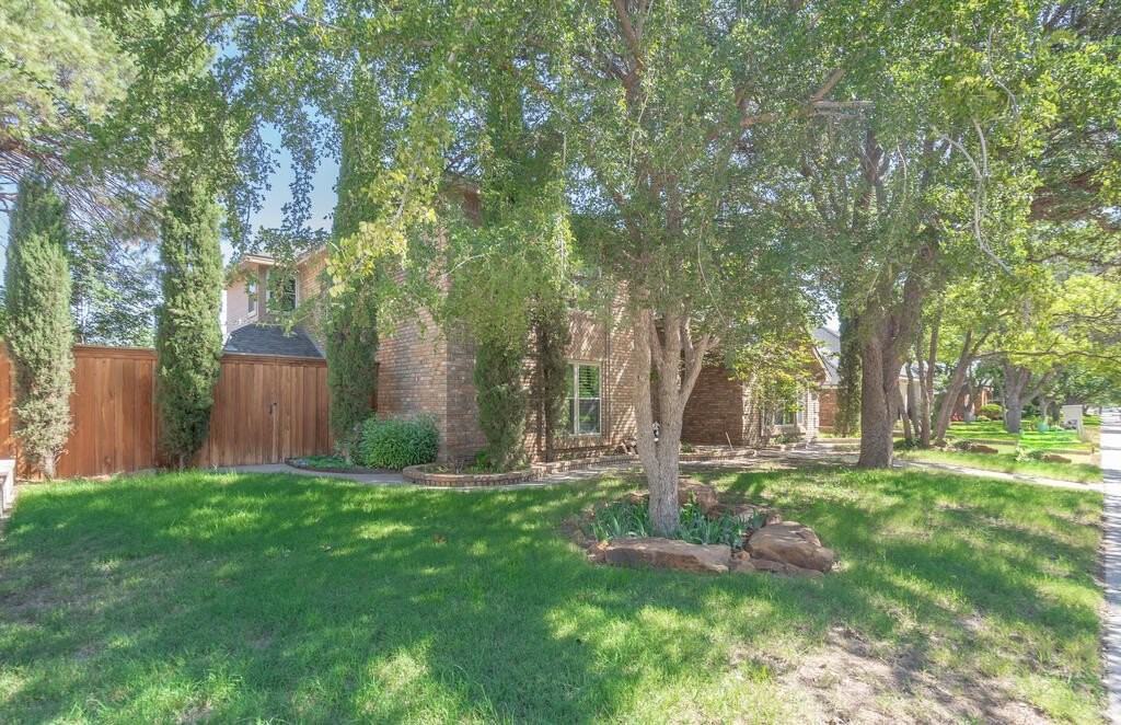 1822 Dukes Dr - Photo 2 of 50