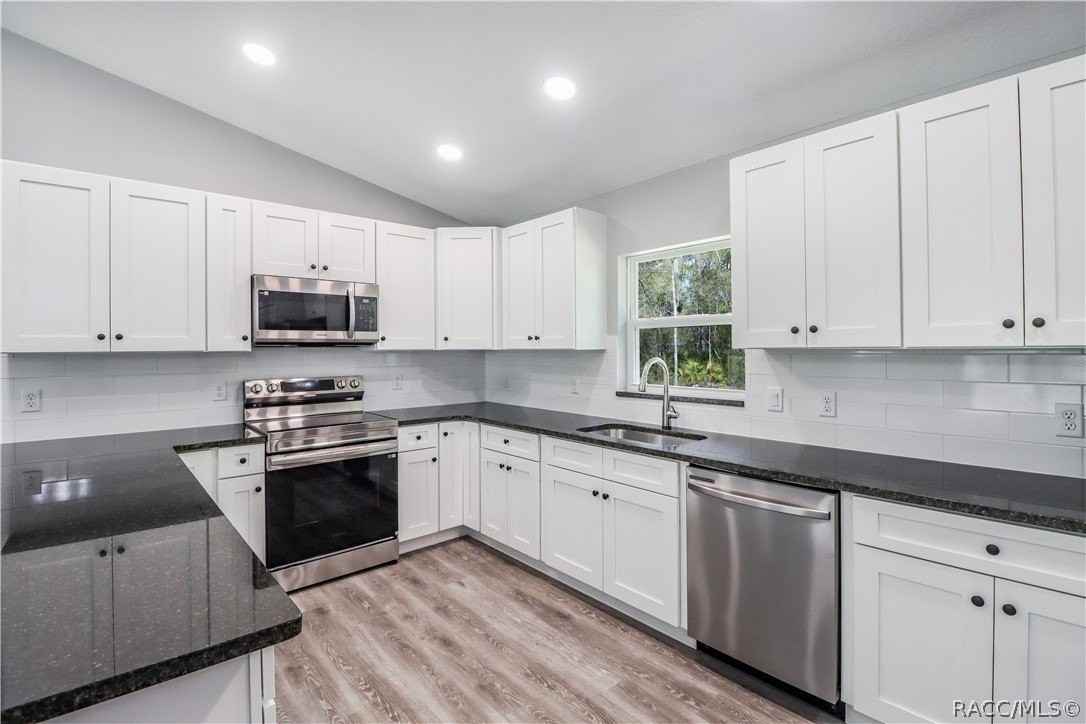 8341 N Pine Needle Ter - Photo 4 of 27