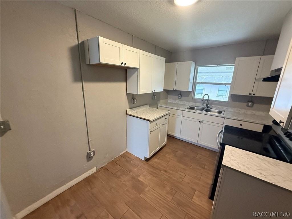 917 Zephyr St - Photo 3 of 17