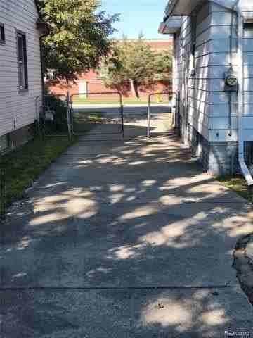 3197 23rd St - Photo 5 of 37