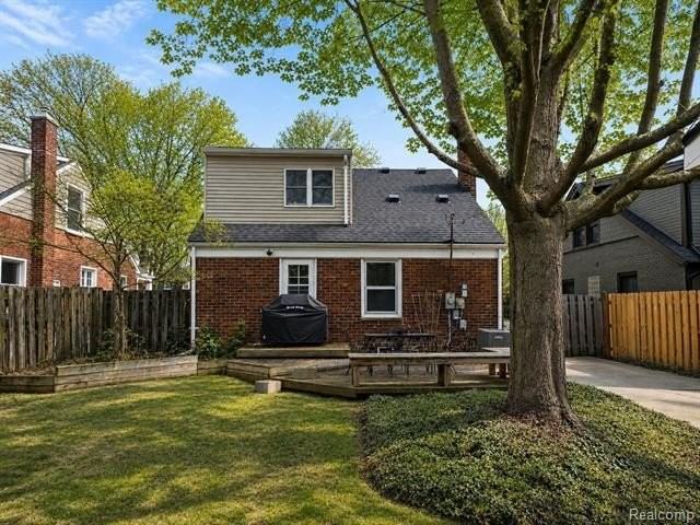 1646 S Bates St - Photo 2 of 20