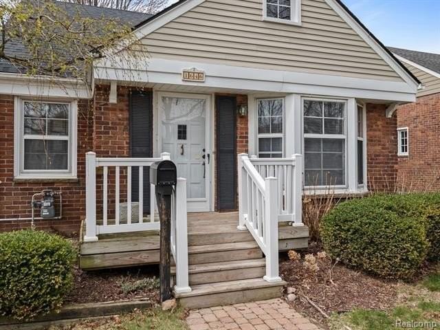 1646 S Bates St - Photo 3 of 20