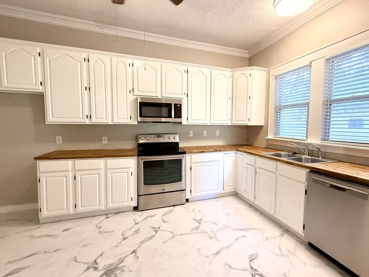 817 C St Se #1 - Photo 2 of 46