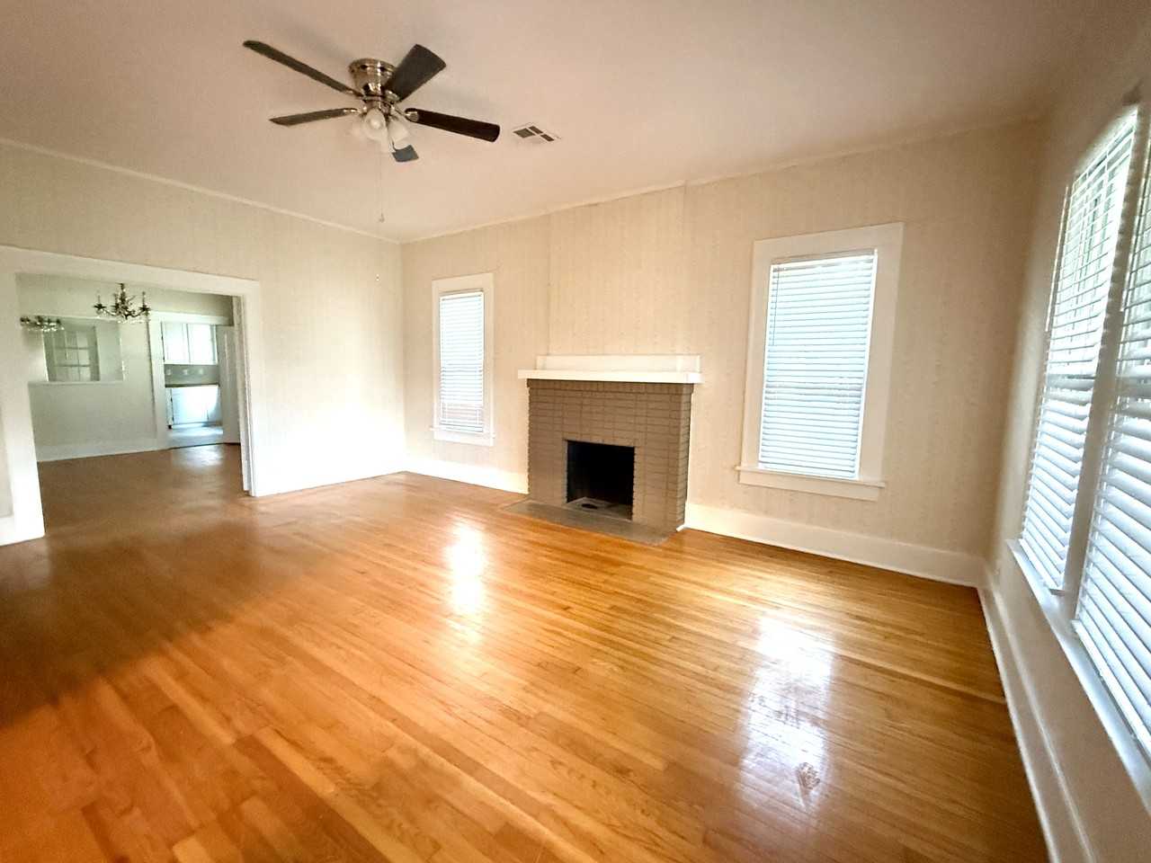 817 C St Se #1 - Photo 5 of 46