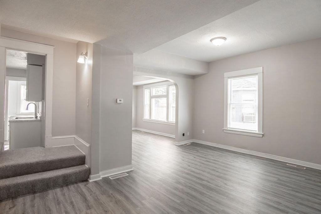 1606 Concordia Ave - Photo 2 of 33