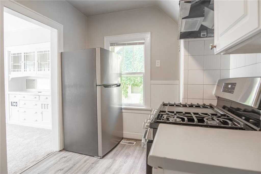 4020 Emerson Ave N - Photo 3 of 23