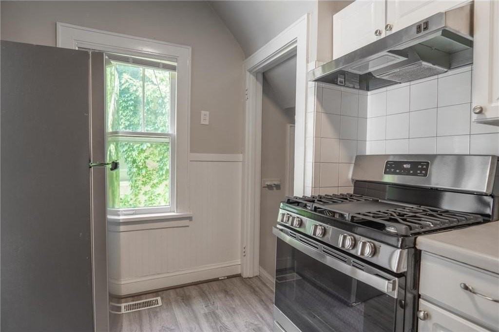 4020 Emerson Ave N - Photo 4 of 23