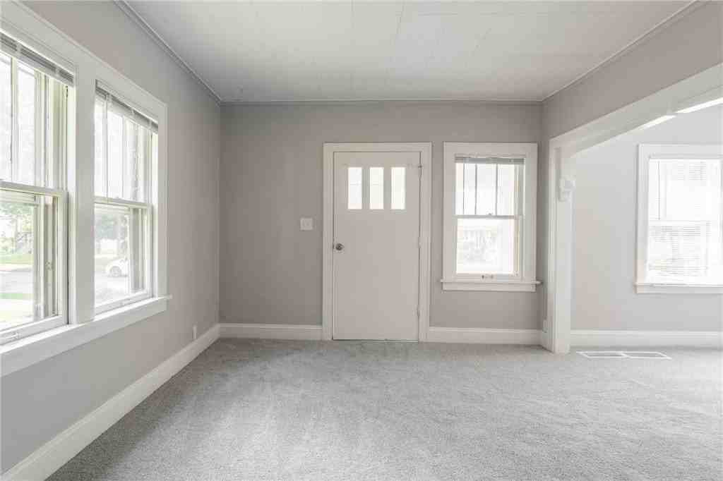 4020 Emerson Ave N - Photo 6 of 23