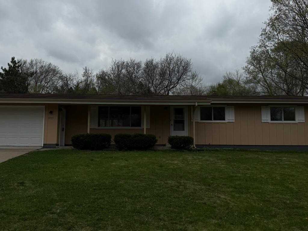 19115 Homestead Cir - Photo 2 of 25