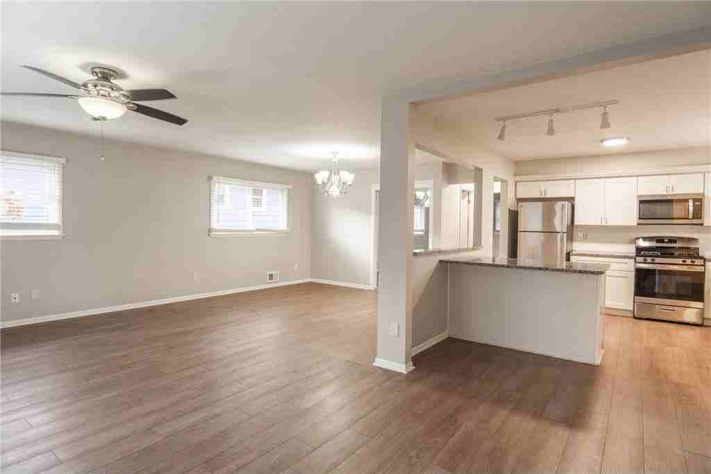 6418 Knoll St N - Photo 7 of 20