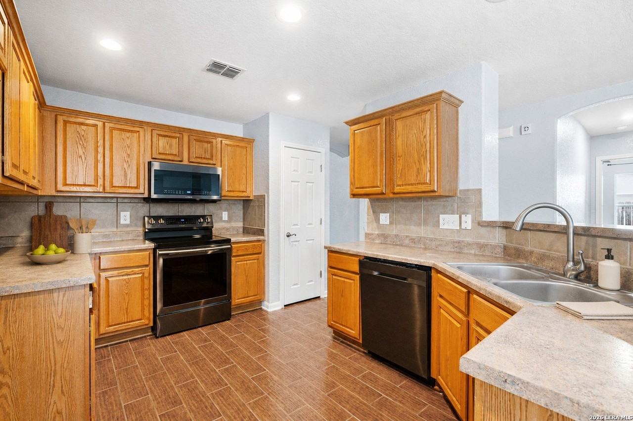 265 Arcadia Pl - Photo 4 of 12