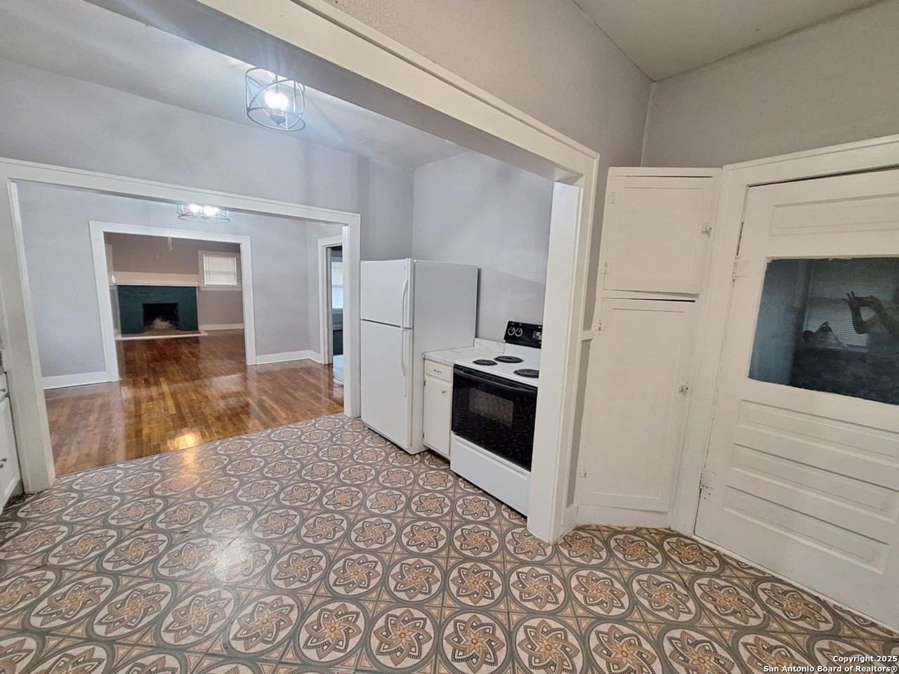 2134 Cincinnati Ave - Photo 5 of 14