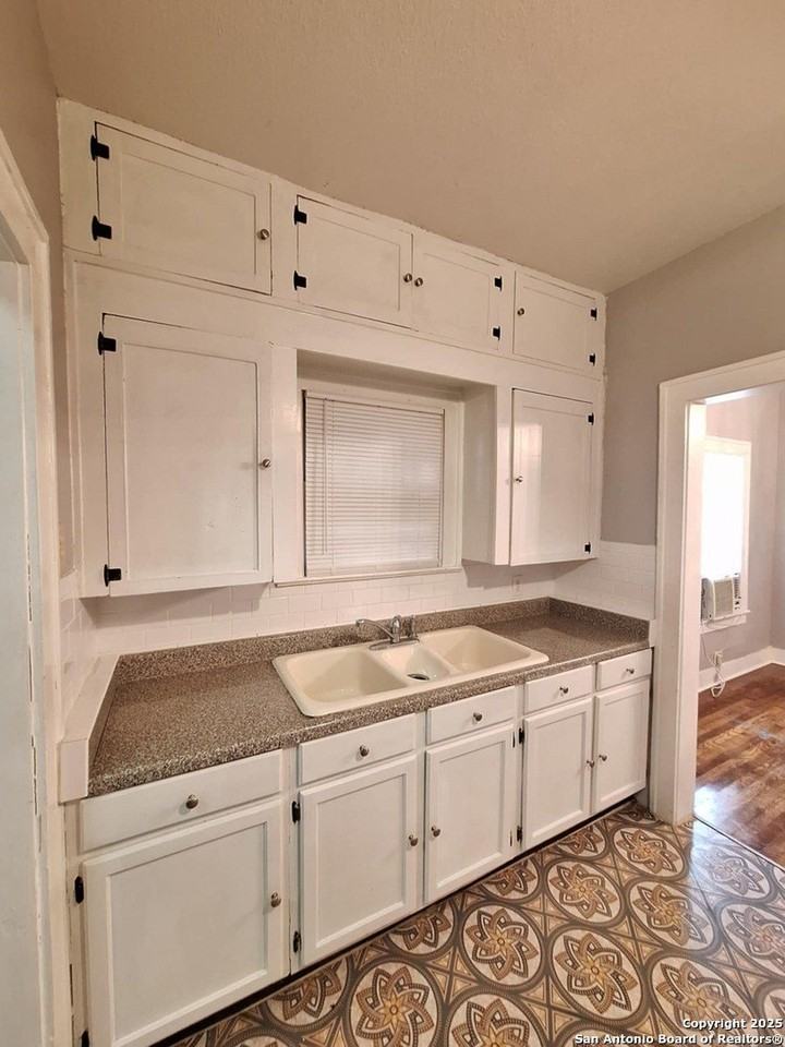 2134 Cincinnati Ave - Photo 6 of 14
