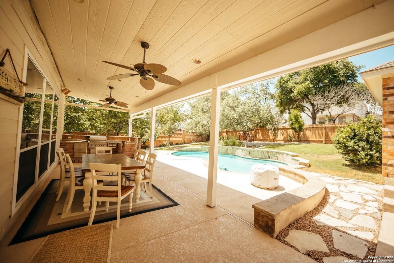 519 Wildgrove Ln - Photo 4 of 50