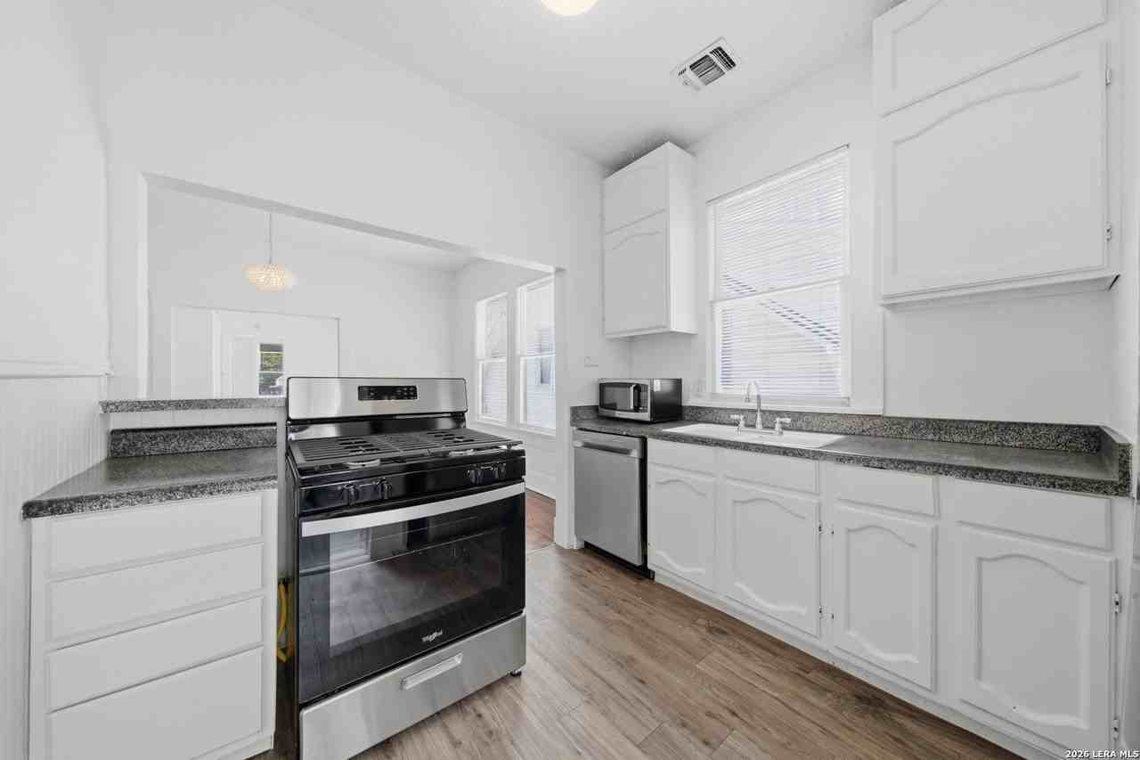 141 E Woodlawn Ave #2 - Photo 2 of 10