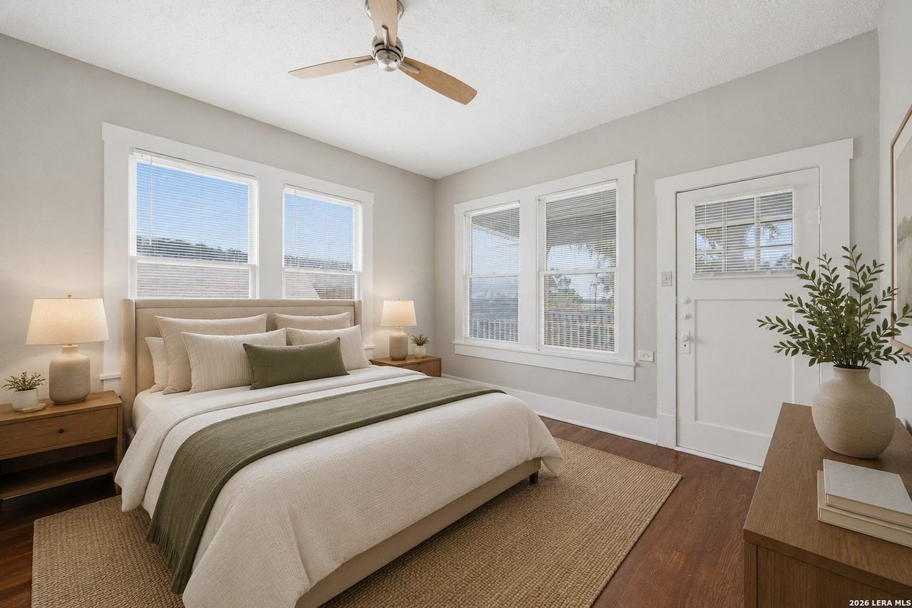 141 E Woodlawn Ave #2 - Photo 5 of 10